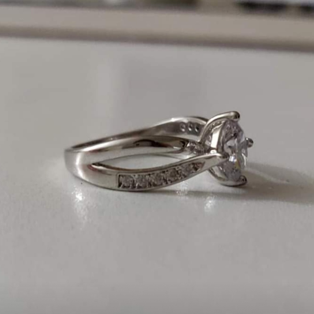 Ring - Picture 3 of 3